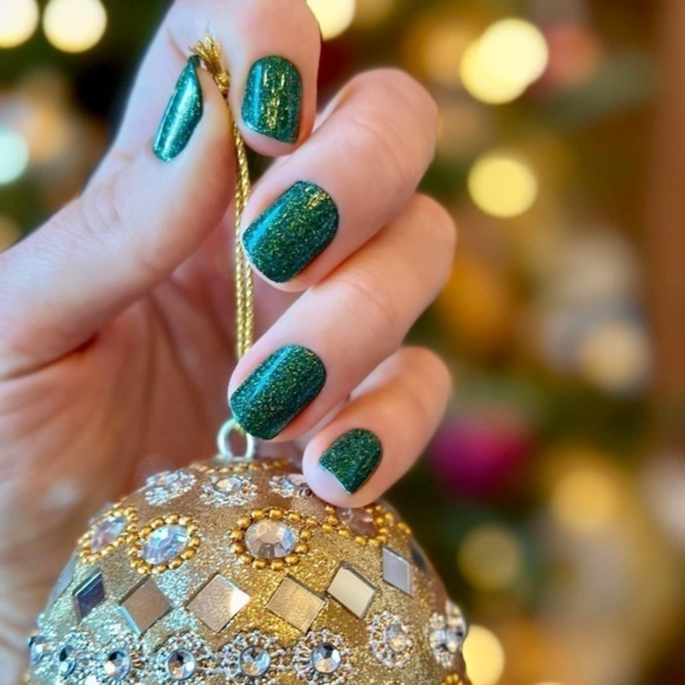Color Street | Yule Be Delighted Green glitter finish